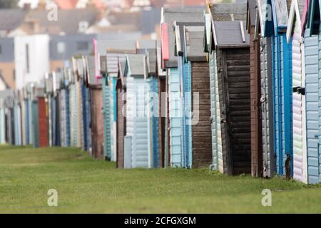 Colorate capanne sulla spiaggia a Harwich, Essex, Regno Unito Foto Stock