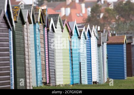 Colorate capanne sulla spiaggia a Harwich, Essex, Regno Unito Foto Stock