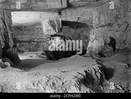 Cave di Salomone più 3 negs di tomba antica ca. 1898-1946 Foto Stock