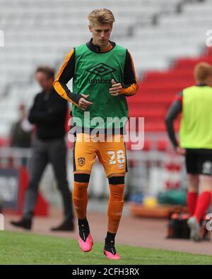 SUNDERLAND, INGHILTERRA. IL 5 SETTEMBRE Max Sheaf di Hull City si riscalda durante la partita di Carabao Cup tra Sunderland e Hull City allo Stadio di luce, Sunderland. (Credit: Mark Fletcher | MI News) Credit: MI News & Sport /Alamy Live News Foto Stock