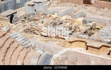 Costruito tra il V e il i secolo a.C., il teatro di Cartagena è un perfetto esempio di architettura romana. Il teatro rimase nascosto per molti c. Foto Stock