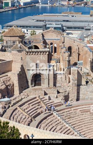 Costruito tra il V e il i secolo a.C., il teatro di Cartagena è un perfetto esempio di architettura romana. Il teatro rimase nascosto per molti c. Foto Stock