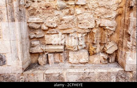 Costruito tra il V e il i secolo a.C., il teatro di Cartagena è un perfetto esempio di architettura romana. Il teatro rimase nascosto per molti c. Foto Stock