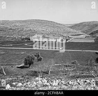 Didascalia originale: Strada per Hebron Mar Saba ecc. piscine di Salomone da ovest. - Ubicazione: Cisgiordania ca. 1900 Foto Stock