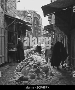 Didascalia originale: Gerusalemme nella neve. 1921 - Ubicazione: Gerusalemme ca. 1921 Foto Stock