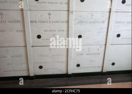 Los Angeles, California, USA 4 settembre 2020 UNA visione generale dell'atmosfera dell'attore Lionel Barrymore's grave e dell'attore John Barrymore's grave in Mausoleo al Calvario Cemetery il 4 settembre 2020 a Los Angeles, California, USA. Foto di Barry King/Alamy Stock foto Foto Stock