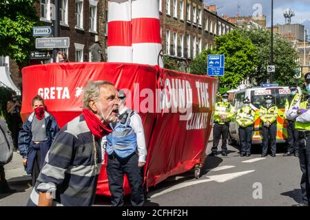 KENNINGTON, LONDRA/INGHILTERRA - 5 settembre 2020: Estinzione della ribellione con “Lightship Greta” durante una protesta Foto Stock