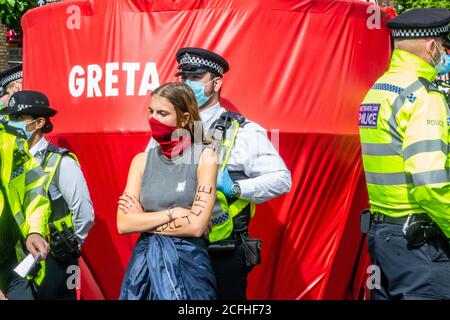KENNINGTON, LONDRA/INGHILTERRA - 5 settembre 2020: Estinzione della ribellione con “Lightship Greta” durante una protesta Foto Stock