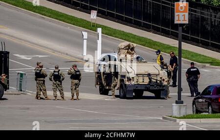 Louisville, Kentucky, Stati Uniti . Il 5 settembre 2020, Louisville, Kentucky, USA, la Guardia nazionale del Kentucky assisterà ad un'entrata in Kentucky Derby Day a Churchill Downs a Louisville, Kentucky. Numerose proteste programmate per la morte di Breonna Taylor hanno causato una maggiore sicurezza per l'evento. Credit: CAL Sport Media/Alamy Live News Foto Stock