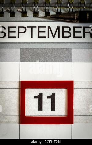 La data del 11 settembre è evidenziata sul calendario delle pareti. Foto Stock