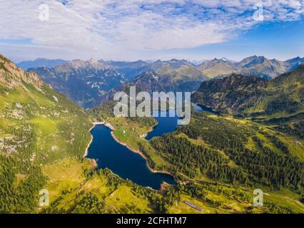 Veduta aerea del Lago Casere, del Lago Marcio e del Lago del Becco all'alba. Branzi, Val Brembana, Alpi Orobie, Bergamo, Provincia di Bergamo, Lombardia, Italia, Foto Stock