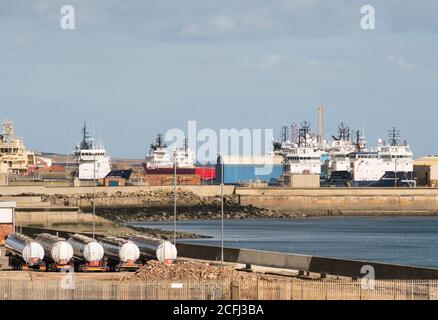 Navi di sostegno offfshore sono state poste nel porto di Sunderland, nel nord-est dell'Inghilterra, Regno Unito Foto Stock