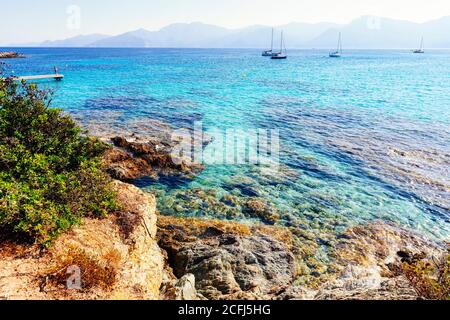 Lotus spiaggia, Capo Corse, Corsica, Francia. Acque turchesi e coste selvagge Foto Stock