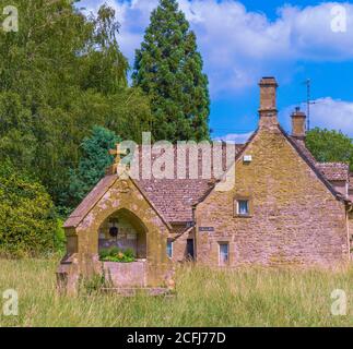 Cotswold Cottage in pietra nel piccolo villaggio di Wyck Rissington. Foto Stock