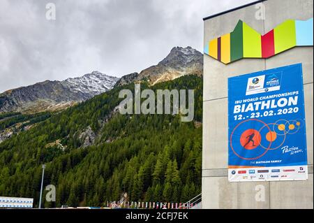 Visita all'arena del biathlon di Anterselva. Alpi dolomitiche, Italia Foto Stock