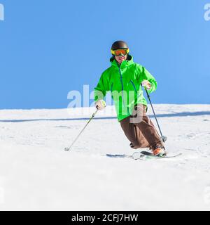 Sci alpino su piste preparate in modo perfetto Foto Stock