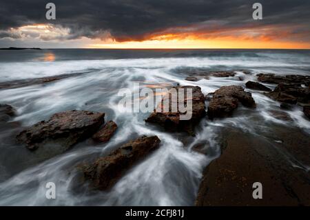 Una mattina in luna a Shoalhaven Coast a sud di Sydney. Foto Stock