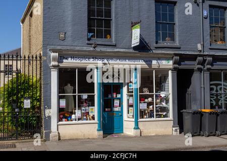 The Hospice Shop, (Arthur Rank Hospice Charity) su Regent Street, Cambridge, Cambridgeshire, Regno Unito. Foto Stock