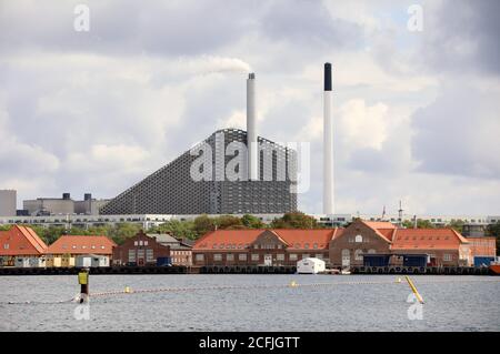 Rifiuti di Amager Bakke alla centrale elettrica di Copenhagen Foto Stock