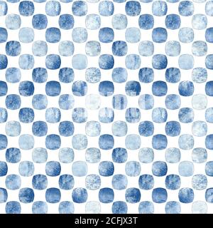 Motivo geometrico senza cuciture con grunge polka dot monocromatico indaco blu navy acquerello astratto sovrapposizioni forme sfondo a scacchi. Acquerello Foto Stock