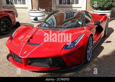 Ferrari LaFerrari Aperta (2018), Future Classics, Concours of Elegance 2020, Hampton Court Palace, Londra, Regno Unito, Europa Foto Stock