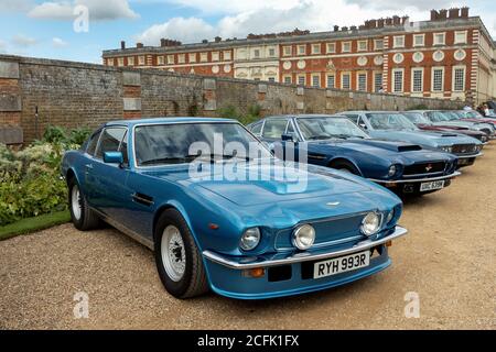 Aston martin Vantage V8 nella mostra Aston martin a. L'Hampton Court Concours 2020 Foto Stock