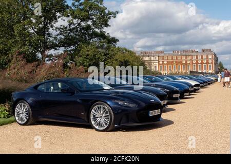 Aston Martins in mostra all'Hampton Court Concours 2020 Foto Stock