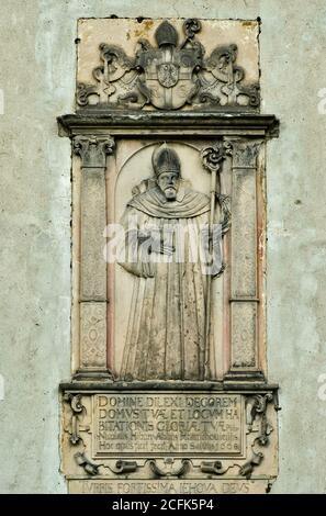 Epitaph presso la Chiesa dell'Assunzione e San Giovanni Battista presso l'Abbazia cistercense nel villaggio di Henryków, bassa Slesia, Polonia Foto Stock