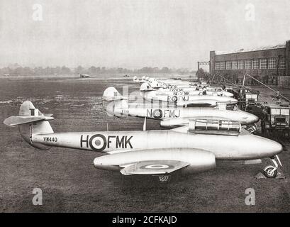 Un allenatore a due posti Gloster Meteor Mk.7 è stato progettato come un'impresa privata da Gloster dopo che l'Argentina ha ordinato 100 Meteor F Mk.4s, e il pilota di allenarsi con loro nel 1947. In mancanza di un allenatore a due posti, Gloster ricostruì un F Mk.4 Meteor danneggiato come allenatore a due posti e volò per la prima volta il 19 marzo 1948. Foto Stock