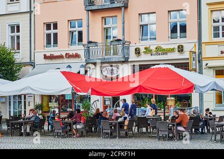 Greifswald, Germania - 31 agosto 2020: Il paesaggio urbano della piazza storica del mercato della città anseatica di Greifswald in Germania. Foto Stock