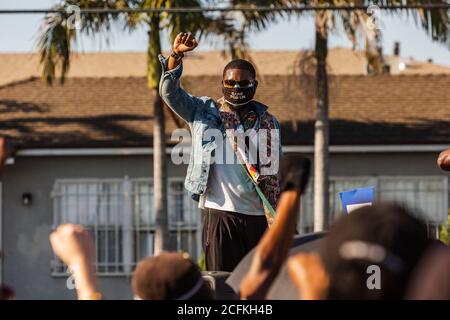 Los Angeles, Stati Uniti. 05 settembre 2020. Black Lives Matter e membri della comunità hanno una protesta davanti al Los Angeles Sheriff Departments South Bureau. South Bureau LA County Sheriffs ha sparato e ucciso Dijon Kizzee durante una fermata del traffico sulla sua bicicletta. Il DIPARTIMENTO DI LA Sheriffs è sotto indagine dell'FBI per l'attività delle bande di forze dell'ordine all'interno del dipartimento. 9/5/2020 Los Angeles, CA USA (Foto di Ted Soqui/SIPA USA) Credit: Sipa USA/Alamy Live News Foto Stock