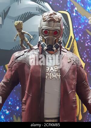 Bordeaux , Aquitaine / Francia - 09 01 2020 : Star Lord e Baby Groot sulla sua spalla da Guardiani della Galassia da comic Marvel Foto Stock