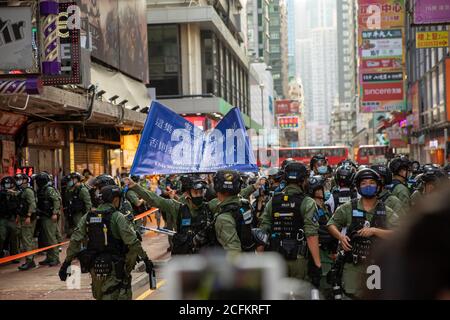 Hong Kong, Hong Kong. 06 settembre 2020. La polizia di Hong Kong dichiara le riunioni se la gente Mong Kok un'assemblea illegale, a Hong Kong Hong Kong, S.A.R., 06 settembre 2020. Il governo di Hong Kong ha introdotto una legge sulla sicurezza nazionale in luglio e ha rinviato le elezioni di 12 mesi. (Foto di Simon Jankowski/Sipa USA) Credit: Sipa USA/Alamy Live News Foto Stock