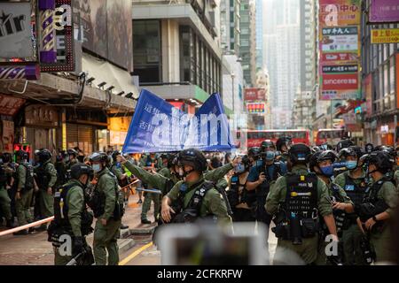 Hong Kong, Hong Kong. 06 settembre 2020. La polizia di Hong Kong dichiara le riunioni se la gente Mong Kok un'assemblea illegale, a Hong Kong Hong Kong, S.A.R., 06 settembre 2020. Il governo di Hong Kong ha introdotto una legge sulla sicurezza nazionale in luglio e ha rinviato le elezioni di 12 mesi. (Foto di Simon Jankowski/Sipa USA) Credit: Sipa USA/Alamy Live News Foto Stock