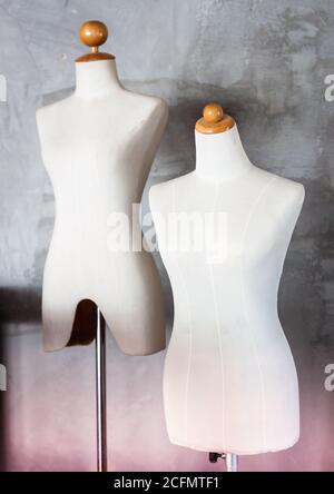 Manichino sarti nella stanza di deposito con filtro vintage, stock photo Foto Stock