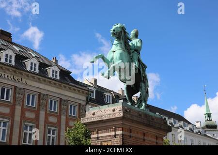 Statua equestre di Absalon a Copenhagen Foto Stock