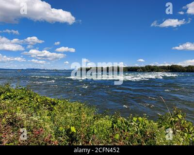 Lachine Rapids vista da the Rapids Park a Montreal, Quebec, Canada su le soleggiate giornate estive Foto Stock