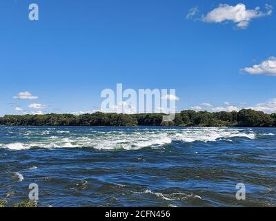 Lachine Rapids vista da the Rapids Park a Montreal, Quebec, Canada su le soleggiate giornate estive Foto Stock