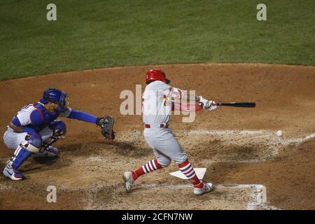 Chicago, Stati Uniti. 06 settembre 2020. Il secondo baseman di St. Louis Cardinals Karten Wong (16) ha colpito un singolo RBI contro i Chicago Cubs nel sesto inning a Wrigley Field domenica 6 settembre 2020 a Chicago. Foto di Kamil Krzaczynski/UPI Credit: UPI/Alamy Live News Foto Stock