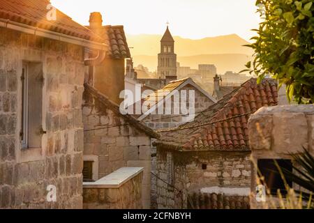 Alba sulla città vecchia di Spalato in Croazia Foto Stock