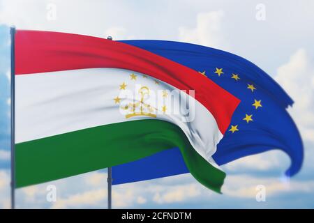 Bandiera dell'Unione europea e bandiera del Tagikistan. Vista in primo piano, illustrazione 3D. Foto Stock