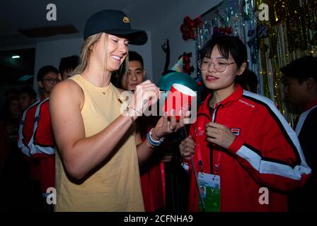 Elina Svitolina dell'Ucraina incontra tifosi e volontari all'indirizzo Il torneo di tennis obbligatorio 2019 China Open Premier Foto Stock