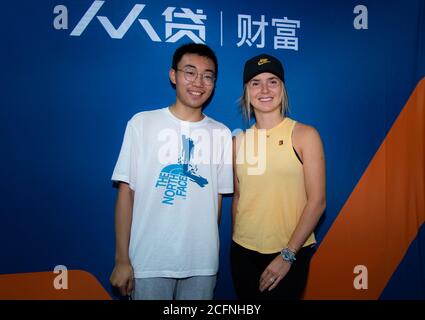 Elina Svitolina dell'Ucraina incontra tifosi e volontari all'indirizzo Il torneo di tennis obbligatorio 2019 China Open Premier Foto Stock