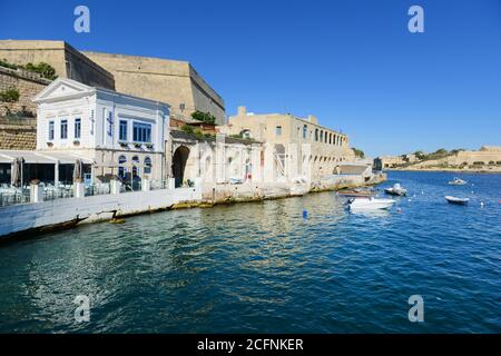 Una piccola stazione di polizia sul lungomare di la Valletta, Malta. Foto Stock