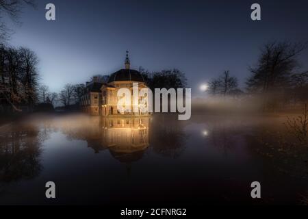 Paesi Bassi, Õs-Graveland, Rurale Trompenburgh. Alba, mattina nebbia. Foto Stock