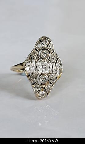 Anello di diamante Art Deco e oro giallo, Spagna, Europa. Foto Stock