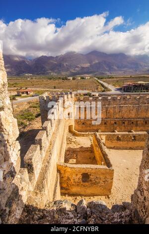 L'antica fortezza veneziana Frangokastello sull'isola di Creta, Grecia Foto Stock