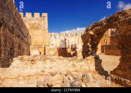 L'antica fortezza veneziana Frangokastello sull'isola di Creta, Grecia Foto Stock