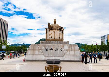 Statua del re Sejong in piazza Gwanghwamun a Seoul, Corea del Sud. Foto Stock
