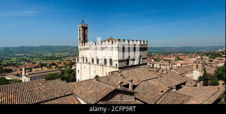 Vista panoramica sul Palazzo dei Consoli di Gubbio, Umbria, Italia Foto Stock